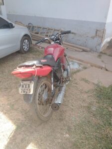Em Lima Campos a Policia Militar recupera uma moto furtada em Pedreiras