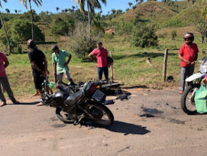 Colisão entre duas motocicletas provoca a morte de um homem de 64 anos na zona rural de Pedreiras.