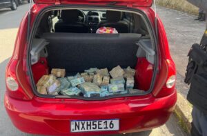 PM encontra carro com mais de R$ 1 milhão em dinheiro em São Luís