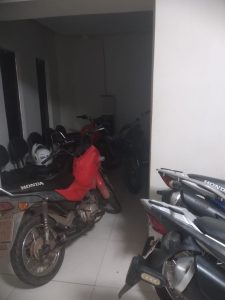 Motocicletas são apreendidas com descargas cadron durante rondas policiais, em Lima Campos