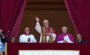 Cardeal americano Robert Francis Prevosté o novo papa; nome escolhido é Leão XIV