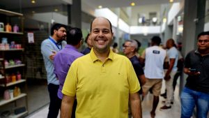 Presidente da Câmara Municipal vereador Ney Braga participa da abertura das lojas do Mercado Municipal