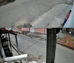 Video – Comercio sendo arrombado em Lima Campos; suspeito fugiu deixando até a sandália