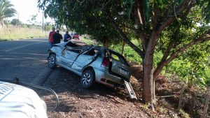 Veículo capota na MA-122 próximo ao povoado São Pedro, em Lima Campos