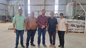 Prefeito Jailson Fausto visita instalações da Granja Saturnino em Lima Campos