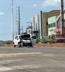 Motorista cochila ao volante e colide em carreta no centro de Lima Campos