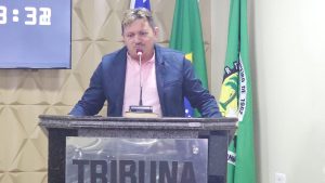 Vereador Canidia Publicidade solicita reforma da calçada em torno da Orla do Açude Municipal