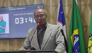 Vereador Clemilson do Derreis solicita construção de calçadão em Lima Campos