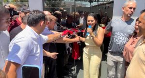 PREFEITURA DE PEDREIRAS ENTREGA SEDE PRÓPRIA DA SECRETARIA DE EDUCAÇÃO E UMA CAMINHONETE HILUX