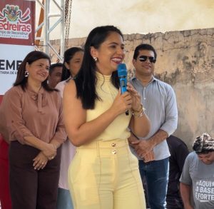 PREFEITURA DE PEDREIRAS ANTECIPA PAGAMENTO DO 13º SALÁRIO A SERVIDORES DA EDUCAÇÃO