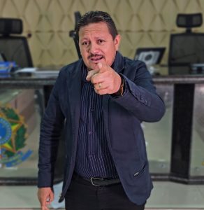 Vereador Canídia solicita construção de estacionamento e instalação de câmeras de segurança em Lima Campos