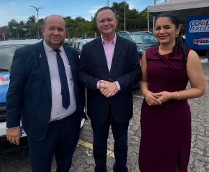Vanessa Maia e Fred Maia recebem veículos do Governo do Estado para fortalecer serviços em Pedreiras