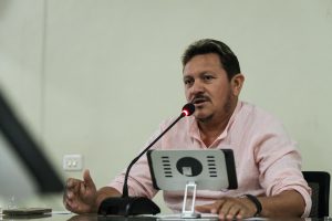 Vereador Canidia Publicidade solicita refletores próximo as arvores no bairro salobro em Lima Campos