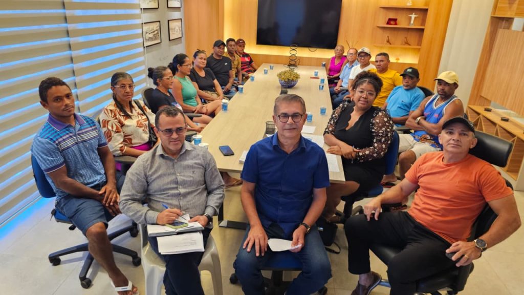 Prefeito Jailson realiza reunião com agricultores; 500 cestas verdes serão distribuídas em Lima Campos no mês de maio